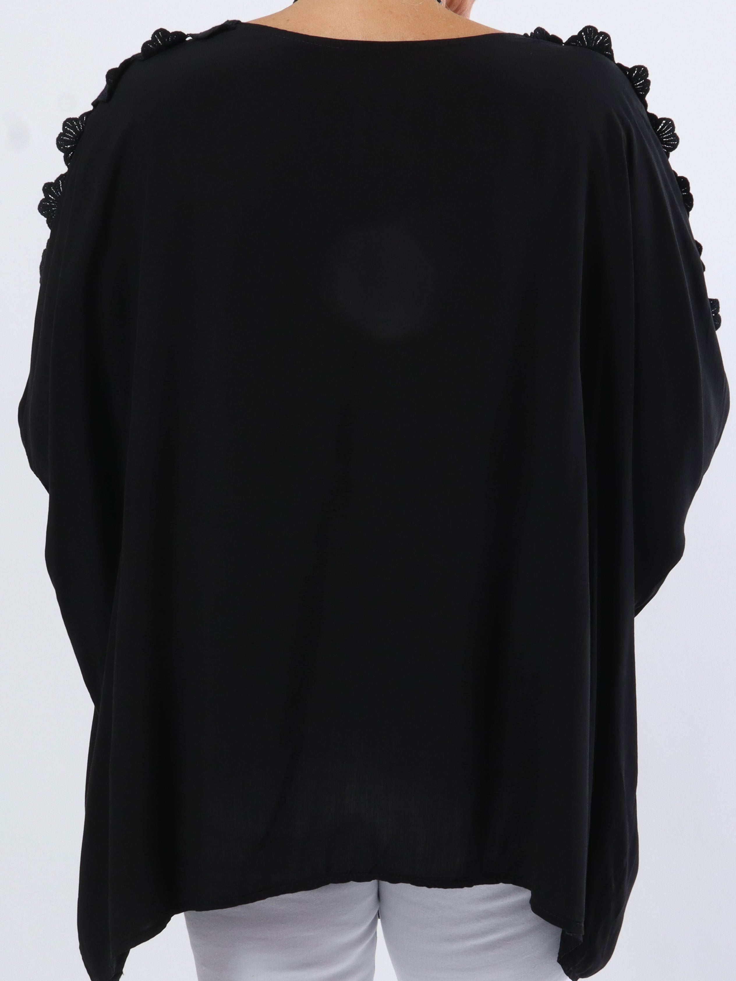 Flora - Sød plus bluse i viskose med broderinger på ærmerne